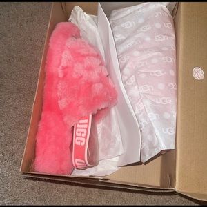 Pink Ugg slides !